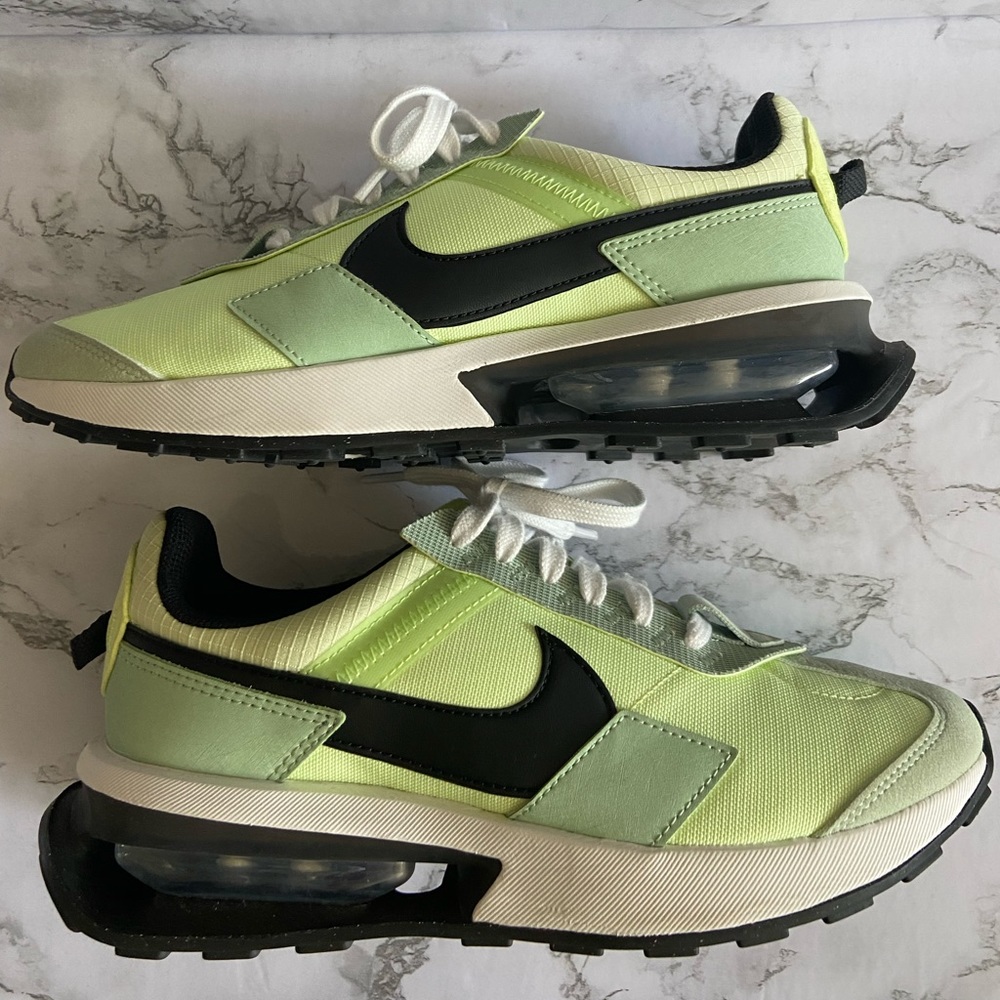 Nike pre day air max green mens size 6/womens 7.5